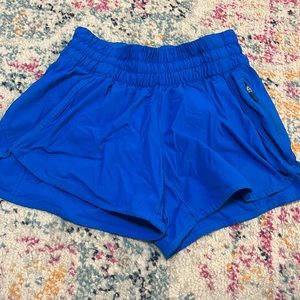 lululemon mid rise Tracker shorts size 4